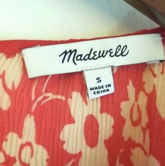 Madewell Crinkled Button-Back Tie Tee in Full Bloom Red Small - Picture 8 of 9